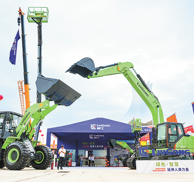 實力亮相！柳工產品參展第21屆中國-東盟博覽會